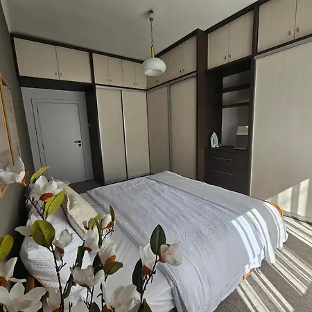 Apartamento Thedozo - 1bdr Modern, Central, Newly Renovated