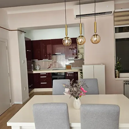 Thedozo - 1bdr Modern, Central, Newly Renovated Apartman Sarajevo