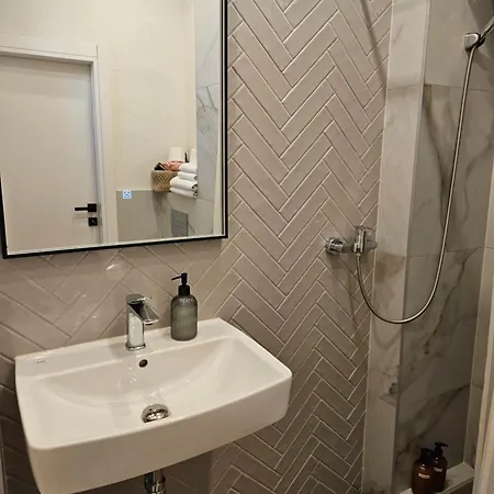 Thedozo - 1bdr Modern, Central, Newly Renovated *