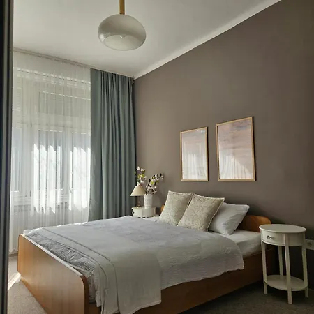Apartamento Thedozo - 1bdr Modern, Central, Newly Renovated