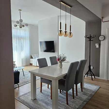 Thedozo - 1bdr Modern, Central, Newly Renovated Apartamento Saraievo
